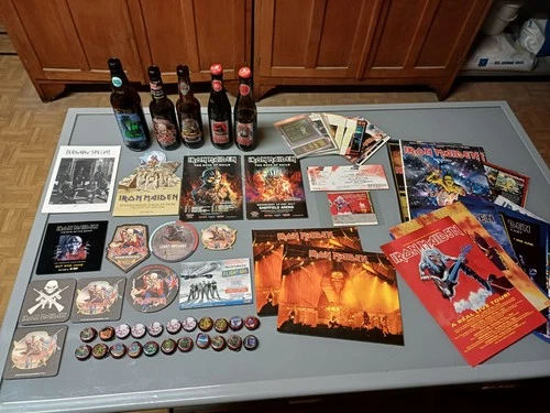 Lot collection Iron Maiden cartes postales - flyers - tickets - bouteilles vides