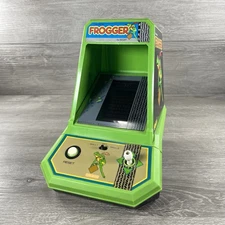 Vintage Coleco Frogger Tabletop Mini Arcade Game 1982 SEGA w/ Battery Cover