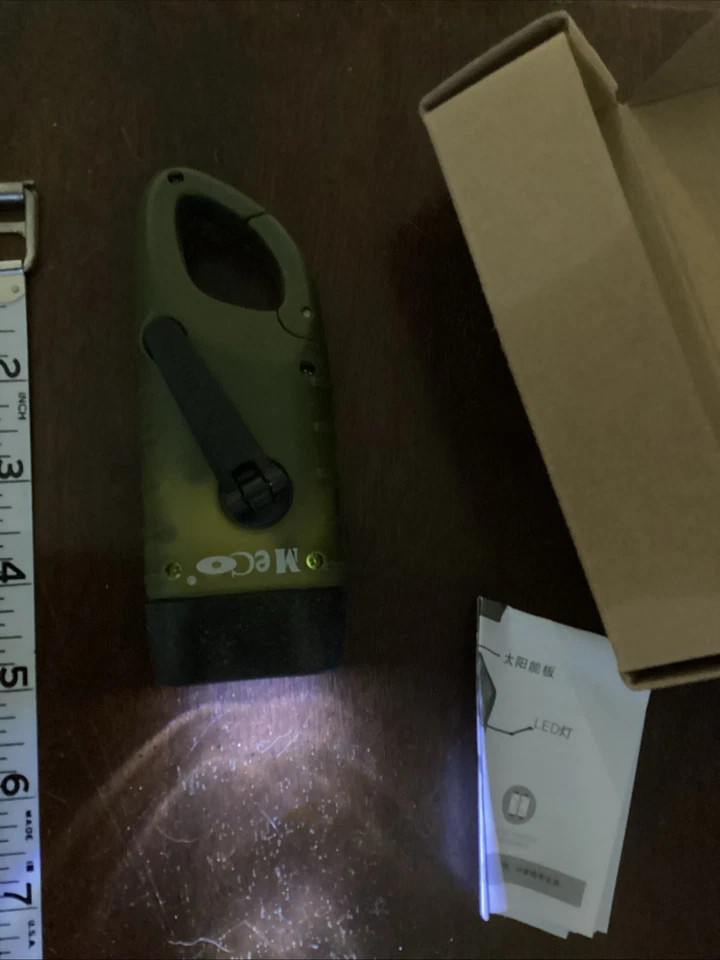 Linterna LED Meco manivela o solar nueva en caja verde Foto 2 de 4