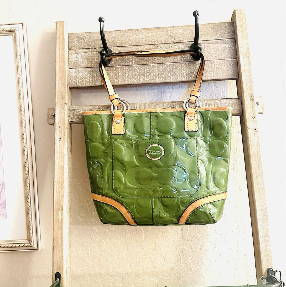 Preços baixos em Bolsas e Sacolas de Patente Coach Verde Para as