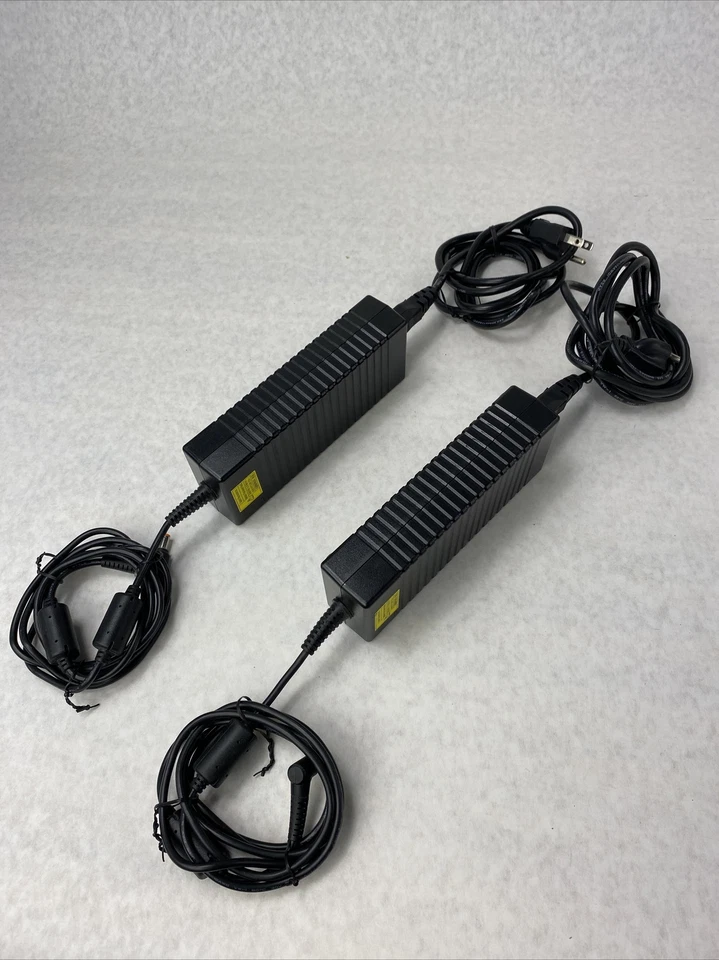 Lote de 2 Cargador Adaptador CA Delta AD-135FB 60Hz 19V 7.1A Foto 3 de 4