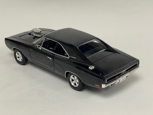 1/18 Green Light Artisan Collection 1970 Dodge Charger in Black. #132 - Picture 2 of 8