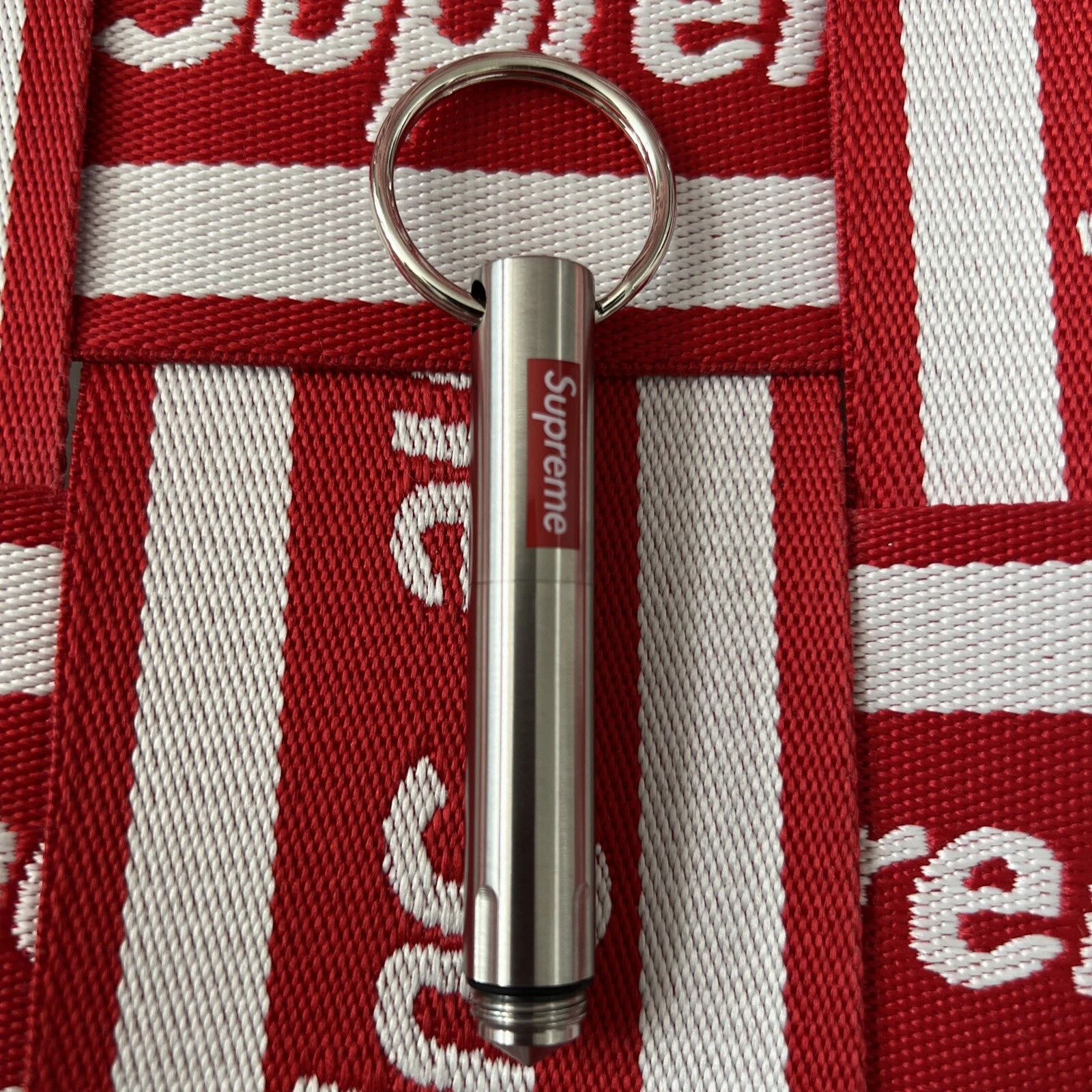 Stylo porte clés Supreme !!!!SS16 !!! NEUF DANS SA BOÎTE !!!!!100 % authentique !!!!!