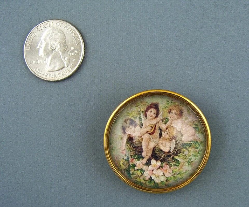 LARGE PICTURE BUTTON UNDER CRYSTAL DOME - CHERUBS - Image 2 of 3