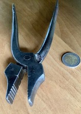 outils anciens, belle pince à tendre de bourrelier, estampillée OO...