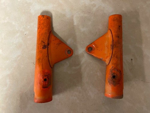 Lot 214-7, 1972 Honda CT90, Front fork upper cover (ears)