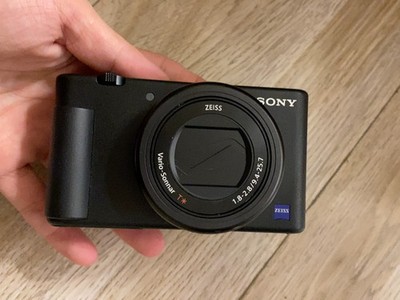 Sony ZV-1 20.1MP Compact Digital Camera Side flip-out 3.0  LCD screen