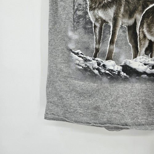 DOM Herren grau Wolf Pack Grafik T-Shirt Kurzarm Freizeit Oberteil Größe Small - Bild 6 von 9