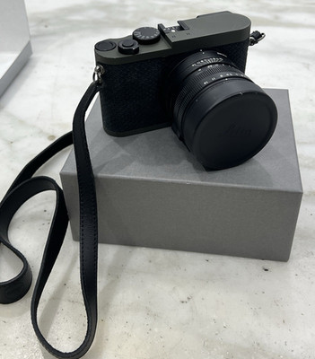 Leica Q2 ''Reporter'' 47.3MP Compact Dark Green Digital Camera - PLEASE READ