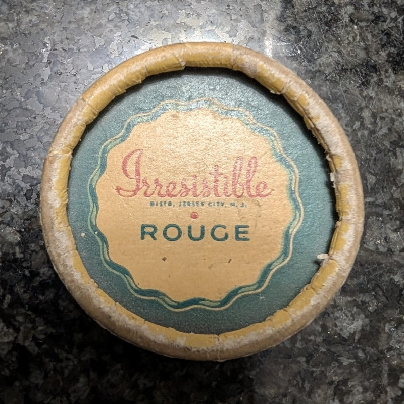 Irresistible Rouge Cheek Lure Vintage Cosmetic Compact Jersey City NJ 1930s