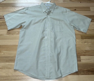 LL Bean men's M short sleeve wrinkle resistant shirt with back pleat