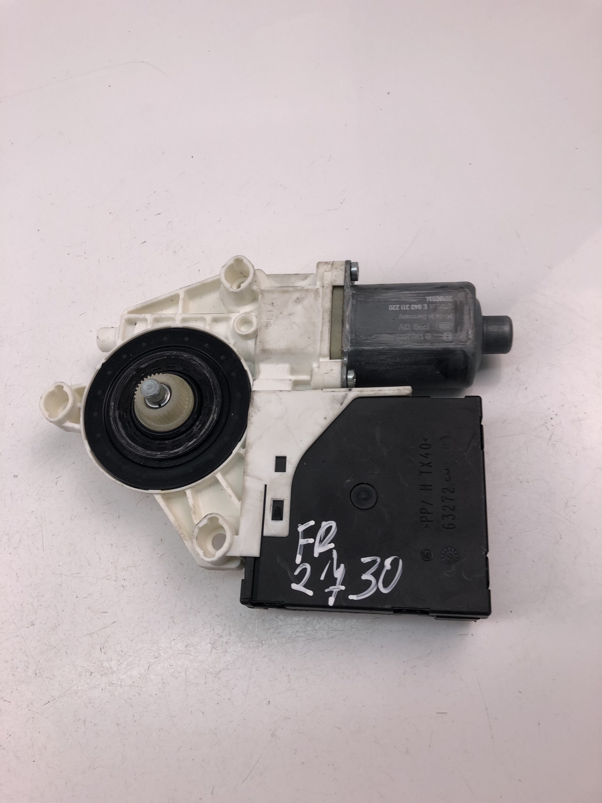 Motor de control de ventana de puerta delantera izquierda VW FR2730 2K5959701