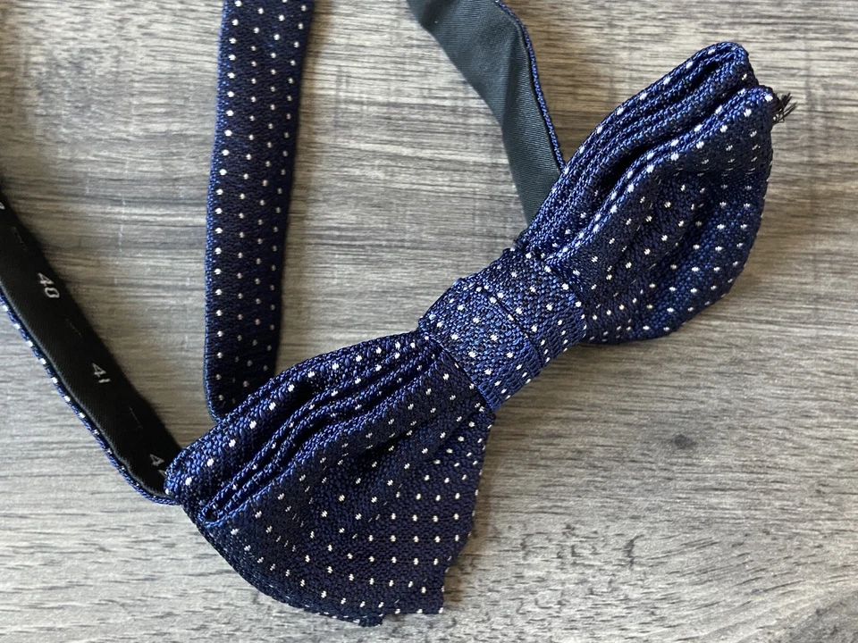 HUGO BOSS BLUE Pajarita De Seda Con Puntos Hecha En Italia BNIB - Imagen 4 de 4