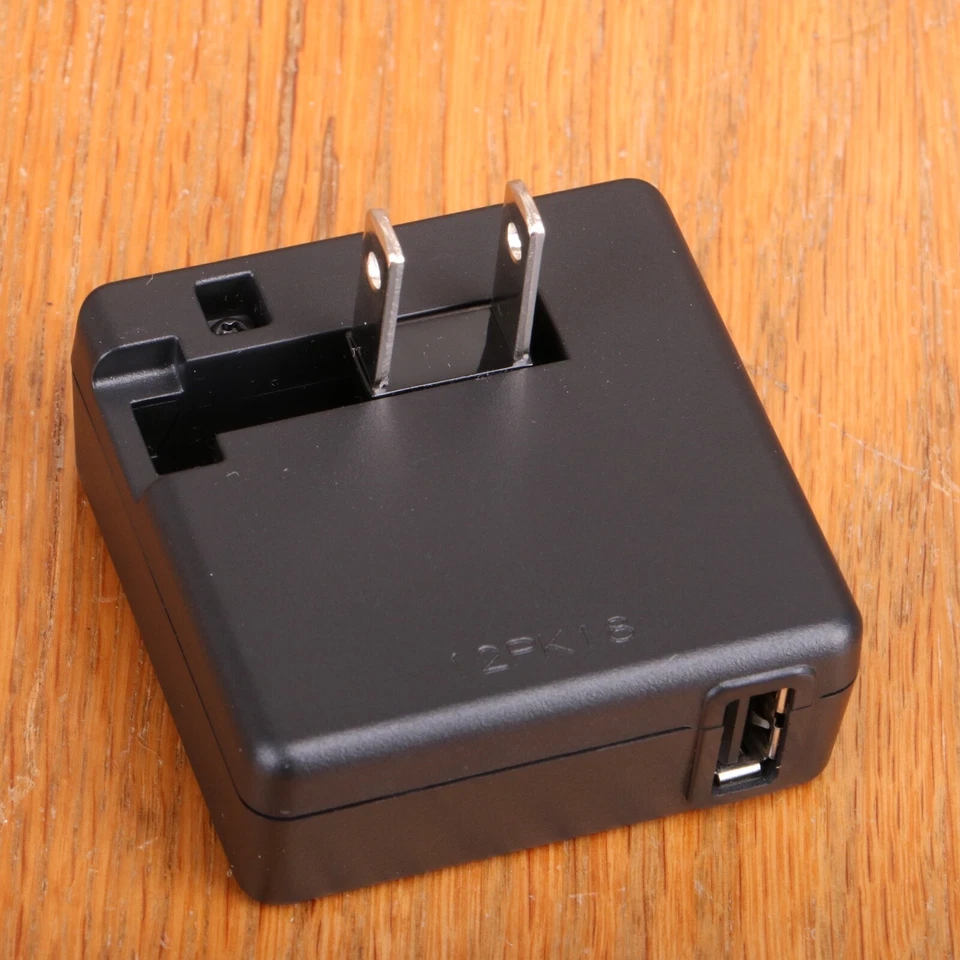 Cargador de batería adaptador USB genuino Nikon EH-69P AC para cámaras Coolpix Foto 2 de 3