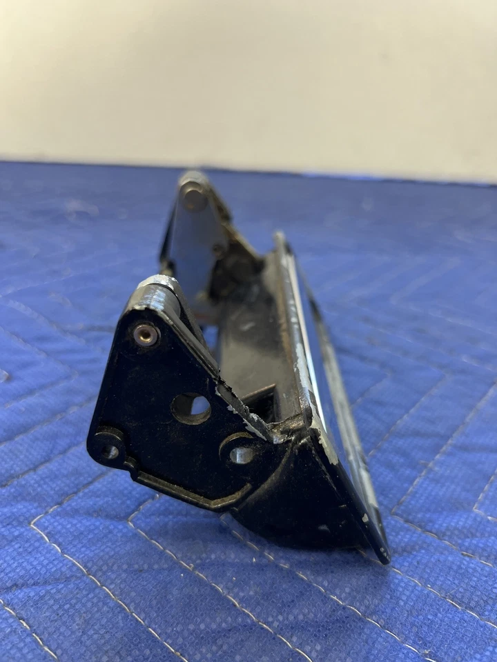 Manija de puerta exterior del conductor izquierdo Volvo 140 240 242 244 245 1972-1989 OEM #3859E Foto 4 de 4