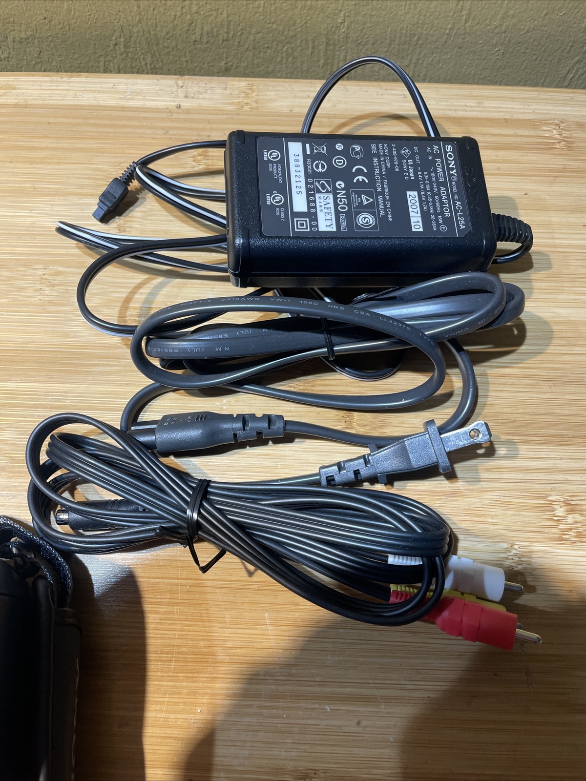 Sony Handycam DCRHC28 Mini DV Camcorder Digital Video Camera Recorder