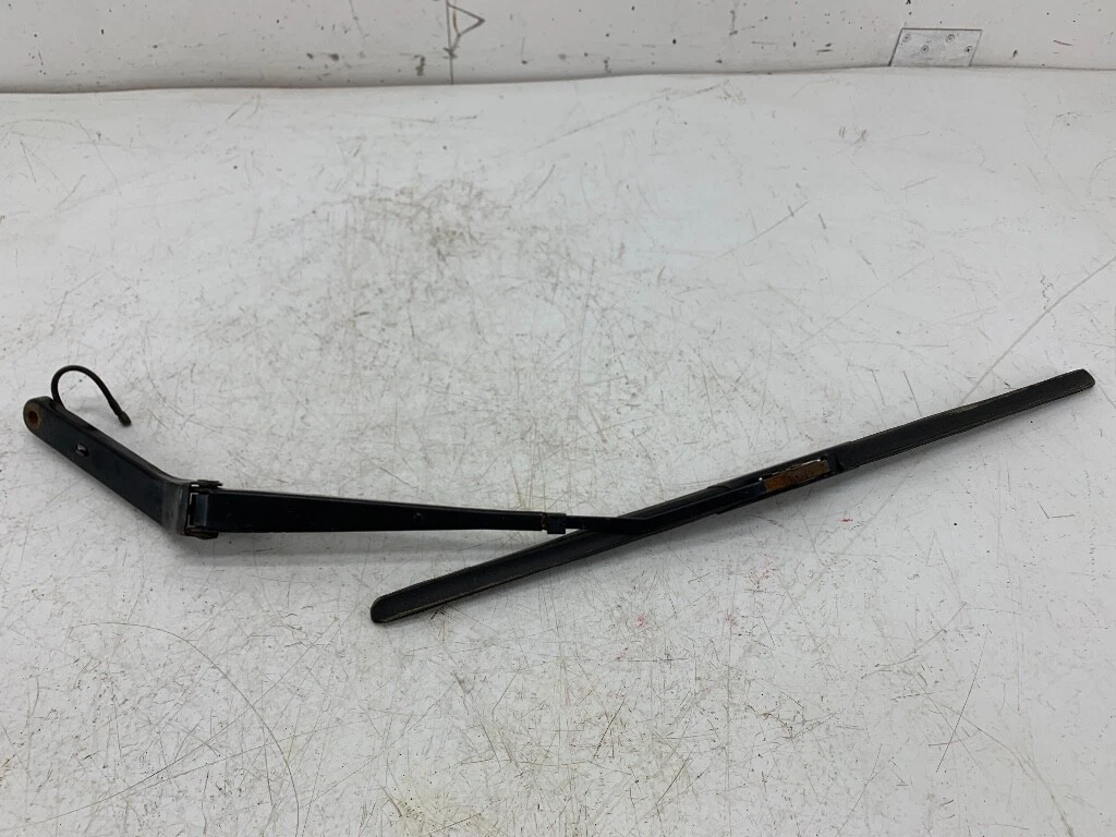 Volvo Driver Side Wiper Arm with 24 Inch Blade 82717142 | eBay 