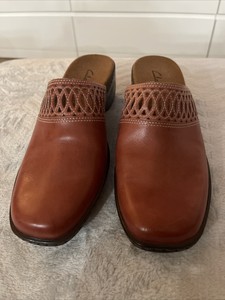 clarks clogs womens