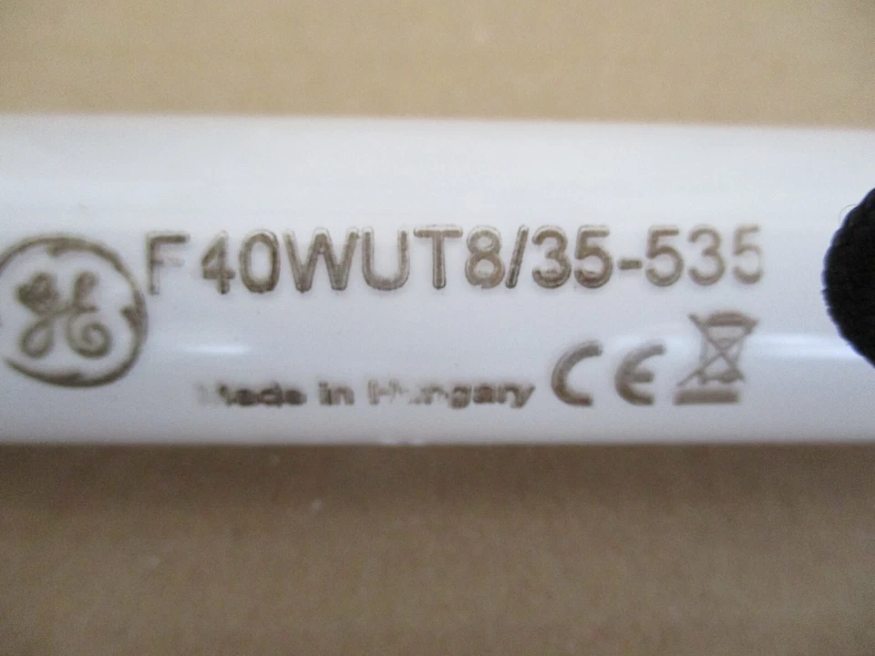 GE 40w T8/35 U -TUBE LAMP. COLOUR 535 WHITE . SIZE 525 mm. - Image 2 of 3