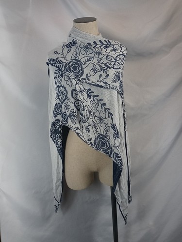 NWT Chico Fashion Reversible Shawl Women's One Size Floral Poncho Wrap No Sleeve - Picture 2 of 14