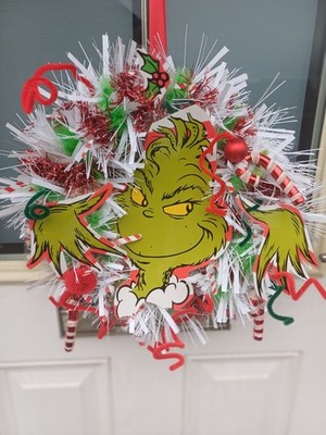 Grinch Zuckerstange Weihnachten festlich maßgeschneidert Handarbeit Kranz weiß, rot und grün