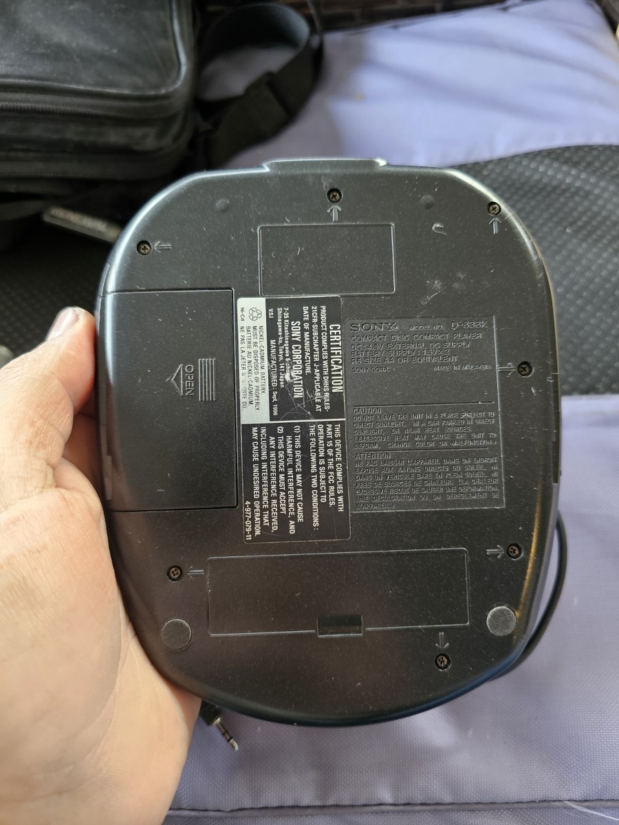 Sony Discman 8倍オーバーサンプリング Sony D-11 Discman With Car Mount Plate CPM-200P & Cassette Adapter