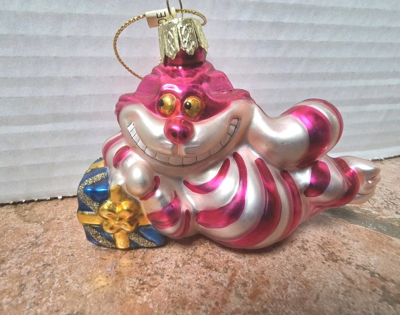 Disney Lao Mai CHESHIRE CAT Ornament Alice Wonderland