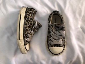 converse baby leopard shoes