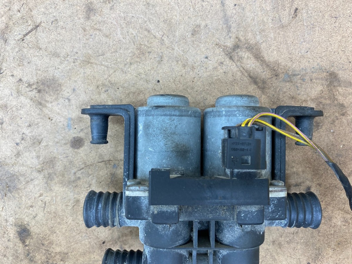 Electrovanne De Contrôle Chauffage Compatible BMW 7er E38 / 5er E39 - Référence Origine 64118374994