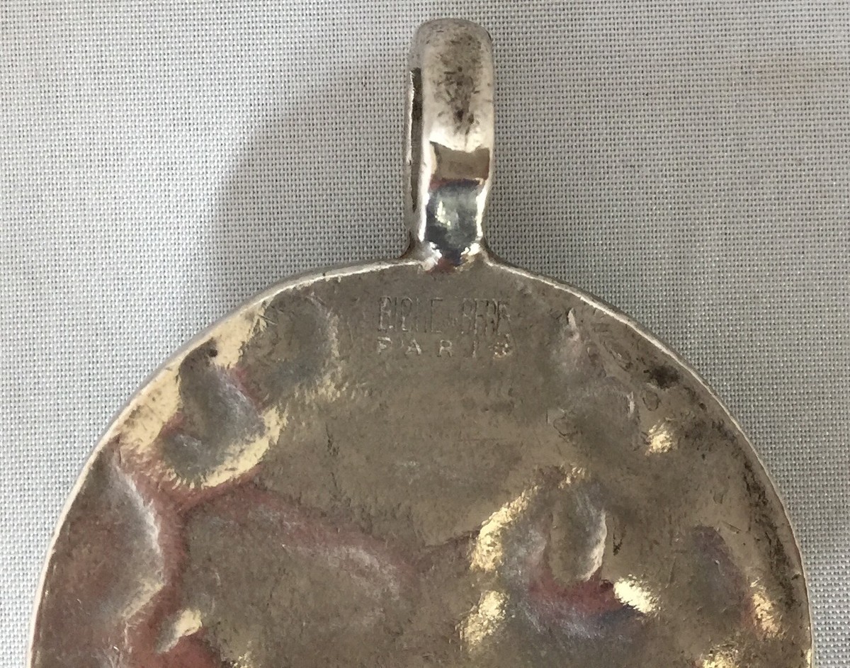 Pendentif Vintage Biche De Bere - Métal Argenté Avec Décor En Fonte De Verre - Années 1993 - Occasion