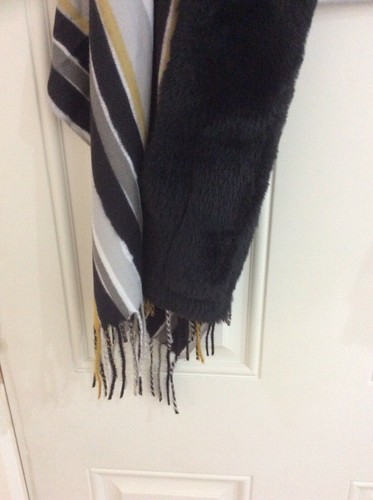 New Made in Italy Lagenlook Black Striped Faux Fur Wool Wrap/Shawl - One Size - Picture 5 of 8