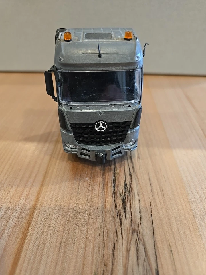 Tekno 1:53 scale Euro Mercedes Tractor Missing Pieces - Image 2 of 4