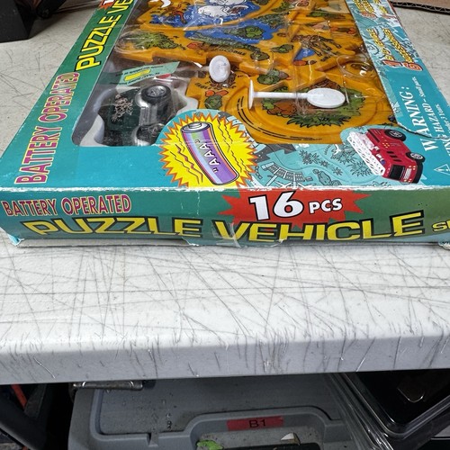 VINTAGE BATTERY OPERATED Rino 16 PCs Puzzle Vehicle B/O. Puzzle Truck Play Set - Picture 6 of 8