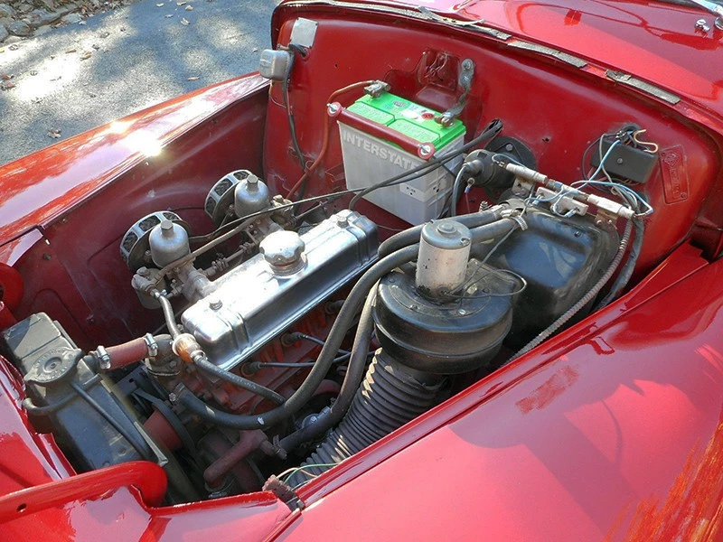 The 445 came with Volvo’s hard-wearing B16 engine.