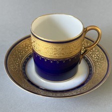 Petite tasse ancienne porcelaine Jean Pouyat Limoges bleu de four et or H 5.5 cm
