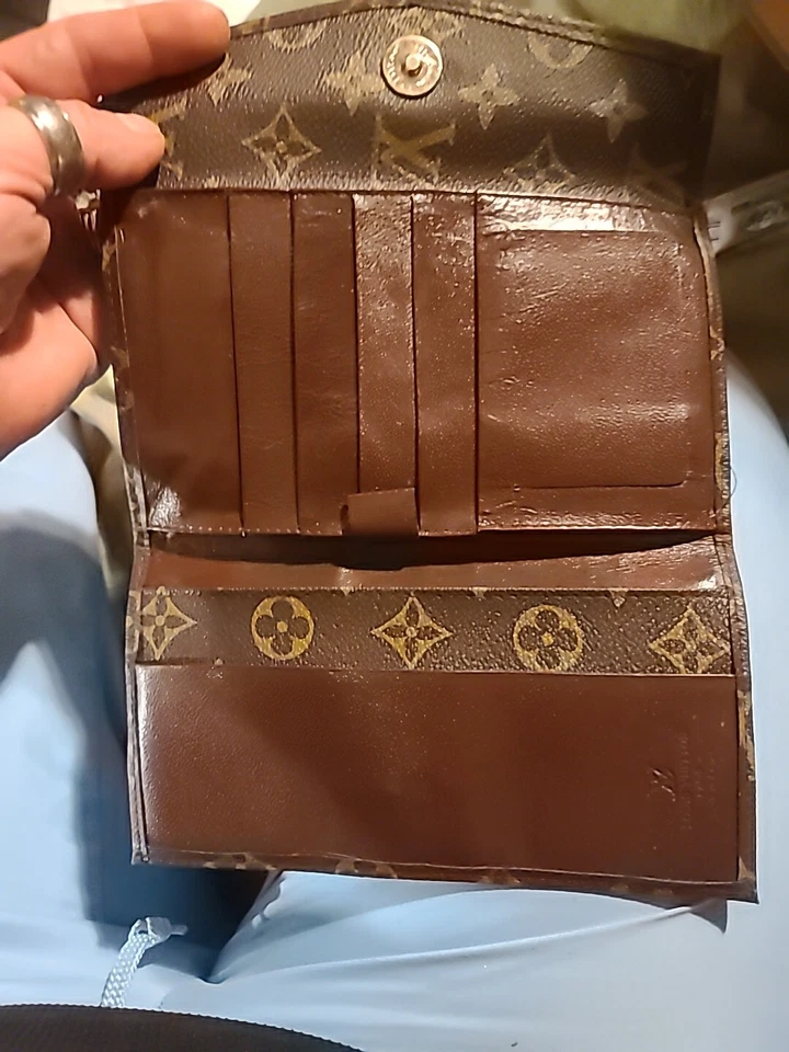 Cartera/chequera triple pliegue LOUIS VUITTON circa 1983 con escondite de monedas en la parte posterior Foto 3 de 4