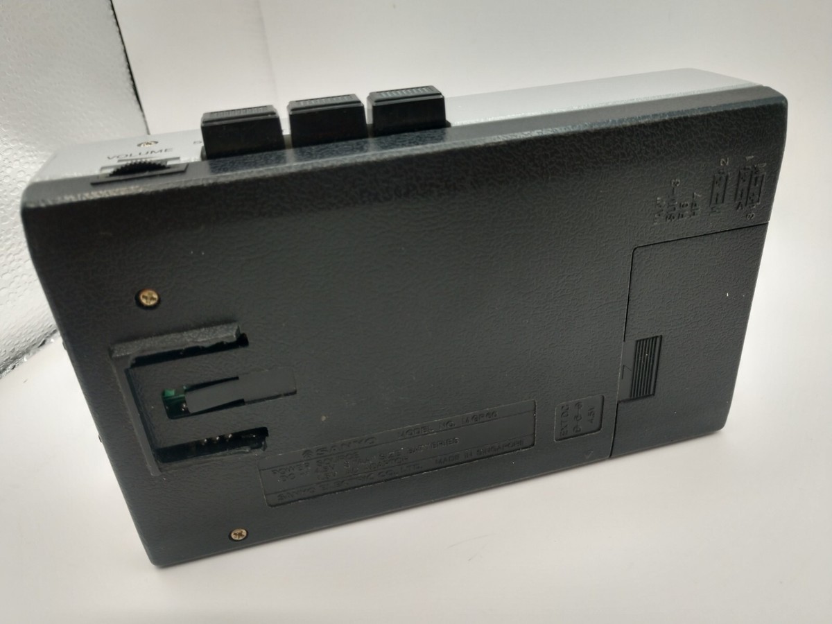 SANYO
サンヨー
ファンヒーター
石油
暖房
CFH-U321C
動作品 Vintage Sanyo AM/FM Percent MGR60 Portable Stereo A4 | eBay