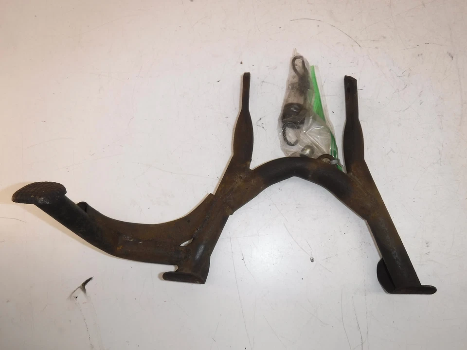 yamaha maxim 750 xj750 xj750m CENTER MAIN STAND 15R-27111-00-R4 - Image 2 of 4