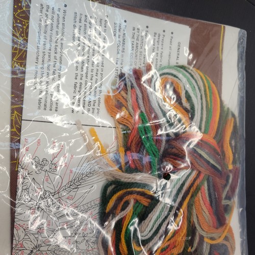 1985 Creative Circle Kit 330 Wooden Duck & Floral Crewel Embroidery 12x16" New - Picture 7 of 9