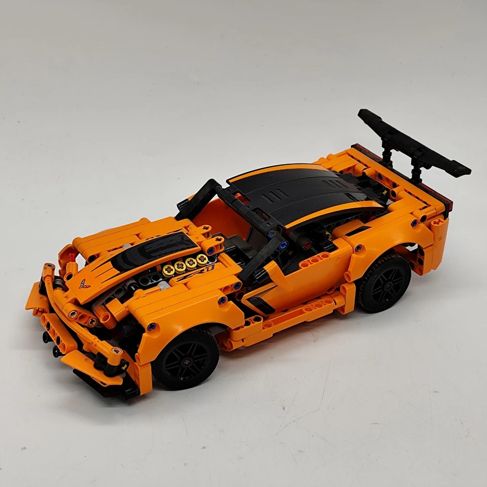 LEGO Technic 42093 Chevrolet Corvette ZR1, foto 4 di 5