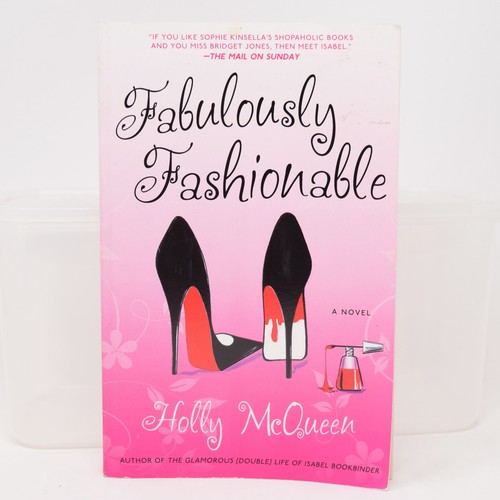 Fabulously Fashionable A Novel Holly McQueen Paperback 1st Edition Romance Humor - 第 1/13 張圖片
