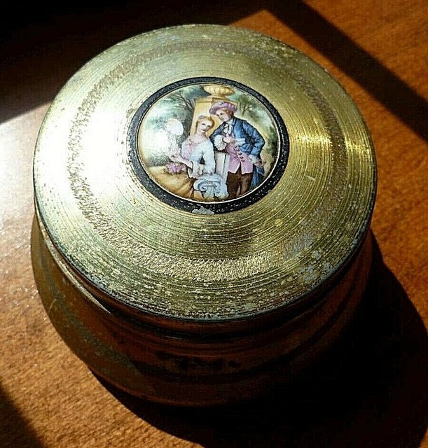 Vintage Metal Powder Puff Music Box Gold Colored, Colonial Couple, ca