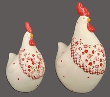 Lot de 2 poules en céramique décoration collection - Hauteurs : 23cm et 18.5cm