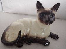 BESWICK SIAMESE CAT 1558 PLUS ROYAL DOULTON SIAMESE CAT 1559 .MINT COND. BOXED