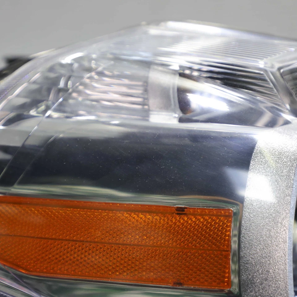 Conjunto de faros halógenos laterales derechos Nissan Versa 2007-2013 OEM 26010-EM30A Foto 4 de 4