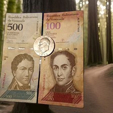 2 Venezuela banknotes $500 Bolivars $100 Bolivars and 1978 Eisenhower Dollar B