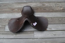 ENGLISH JUMPING SADDLE "KINGS-NORTON" 16.5" INTERNATIONAL MADE IN ENGLAND W/TAGS