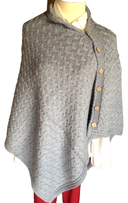 ARAN WOOLLEN   CAPE blau-grau *Neu*LP 120  * IRLAND variabel MERINO-SUPER-SOFT