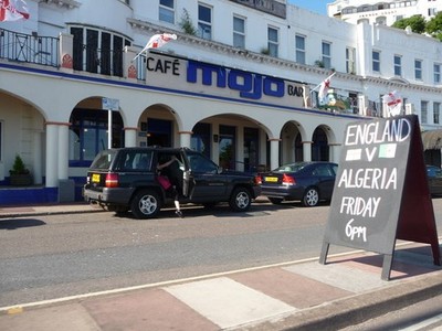 Photo A3 Torquay : Torbay Road & Cafe Mojo Bar A place to come and watch c2010