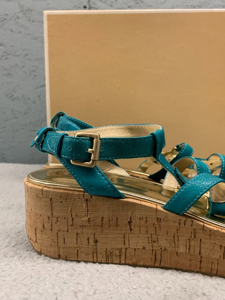 Sandalia Michael Kors Nash para mujer 10M turquesa charol arrugado Foto 2 de 4